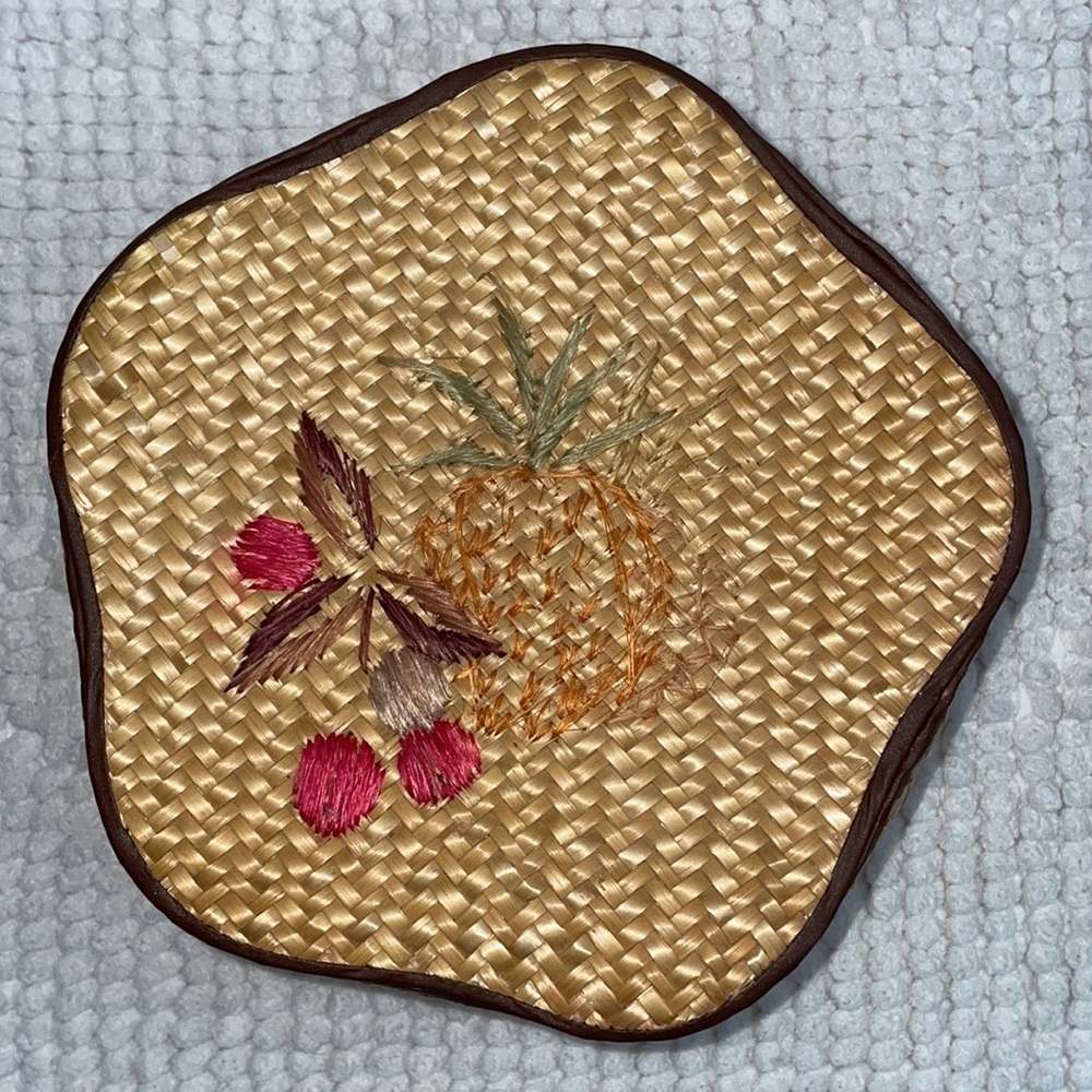 🤎Straw lined basket with Lid